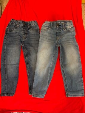 OshKosh B'gosh Jeans- Light & Medium Wash - size 3T